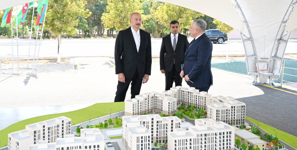 İlham Əliyev Naxçıvan şəhərində sosial evlər kompleksinin təməlini qoyub