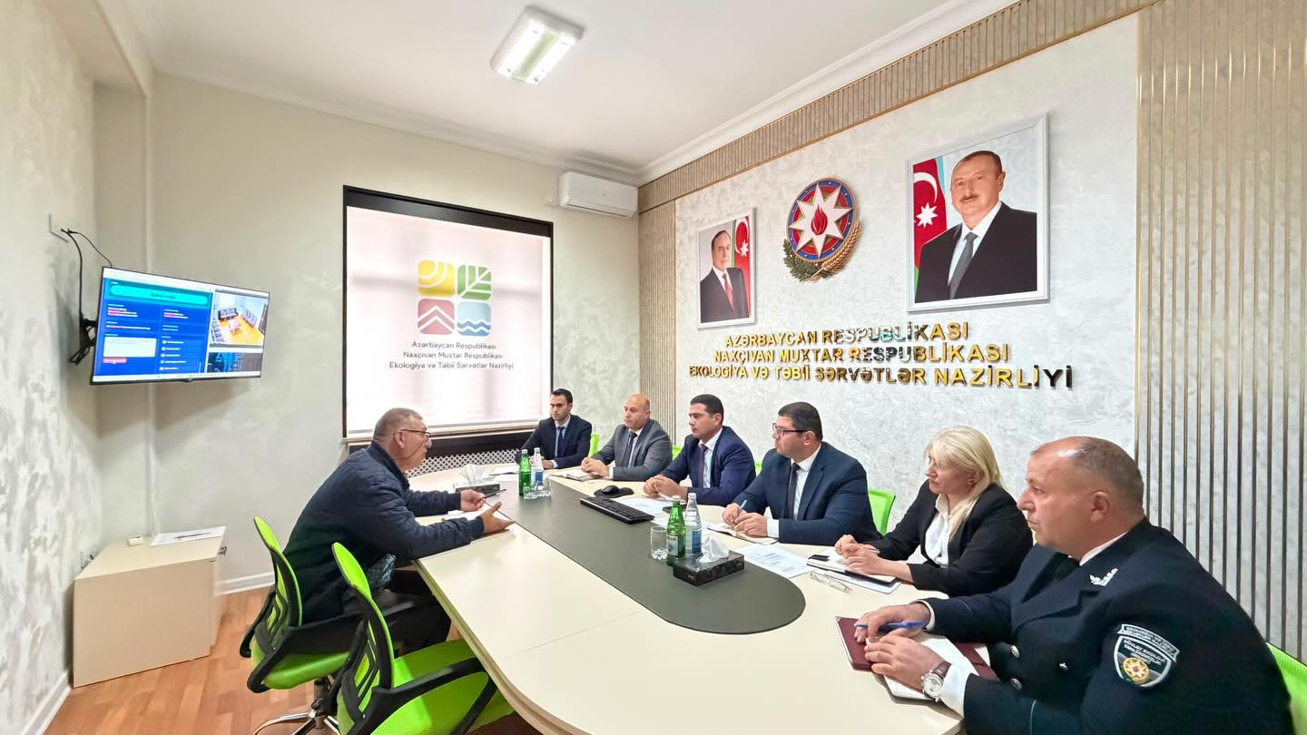 Naxçıvan Muxtar Respublikasının ekologiya və təbii sərvətlər naziri Xanlar Mustafayev 22 oktyabr 2026-cı il tarixdə Nazirliyin inzibati binasında vətəndaşları qəbul edib 3