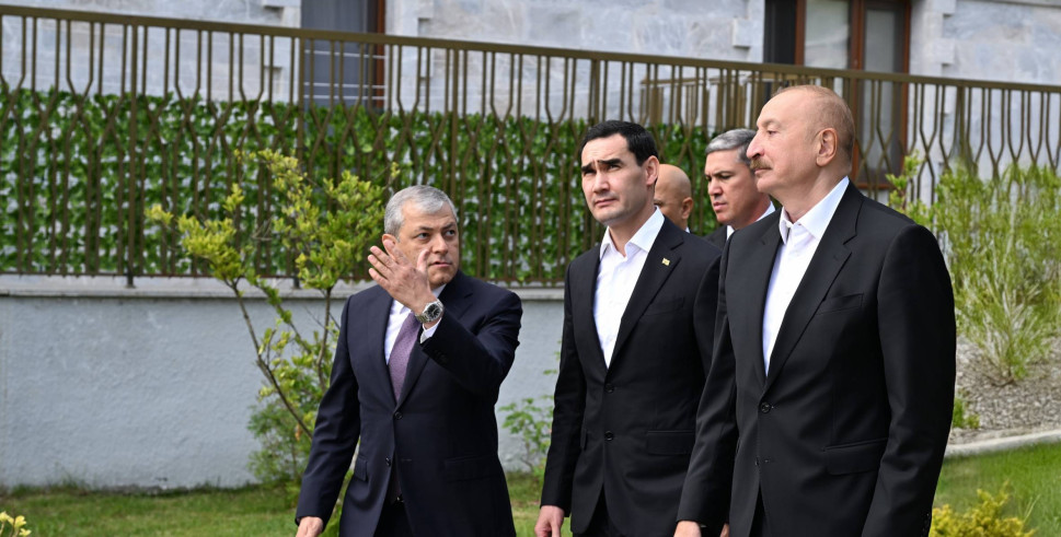 İlham Əliyev və Sərdar Berdiməhəmmədov Şuşa şəhərində inşa edilmiş birinci yaşayış kompleksində olublar