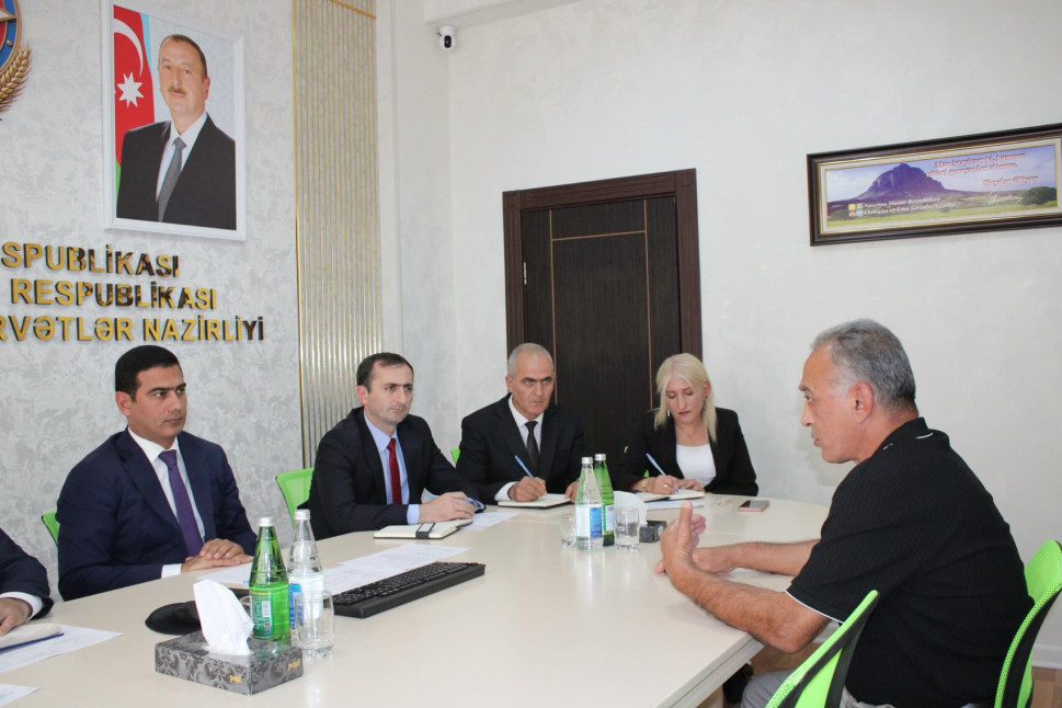 ✅Naxçıvan Muxtar Respublikasının ekologiya və təbii sərvətlər naziri Xanlar Mustafayev 📍Nazirliyin inzibati binasında vətəndaşları qəbul edib.