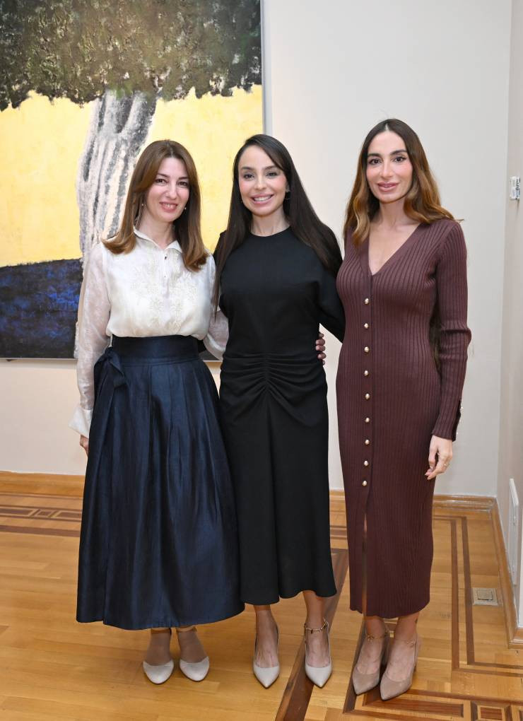 İlham Əliyev, birinci xanım Mehriban Əliyeva və ailə üzvləri “Mənim Abşeronum: Üstə gəl” adlı retrospektiv sərgi ilə tanış olublar 14